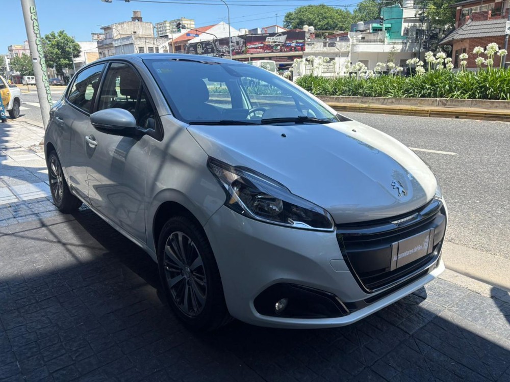 Peugeot 208 Feline — foto 6